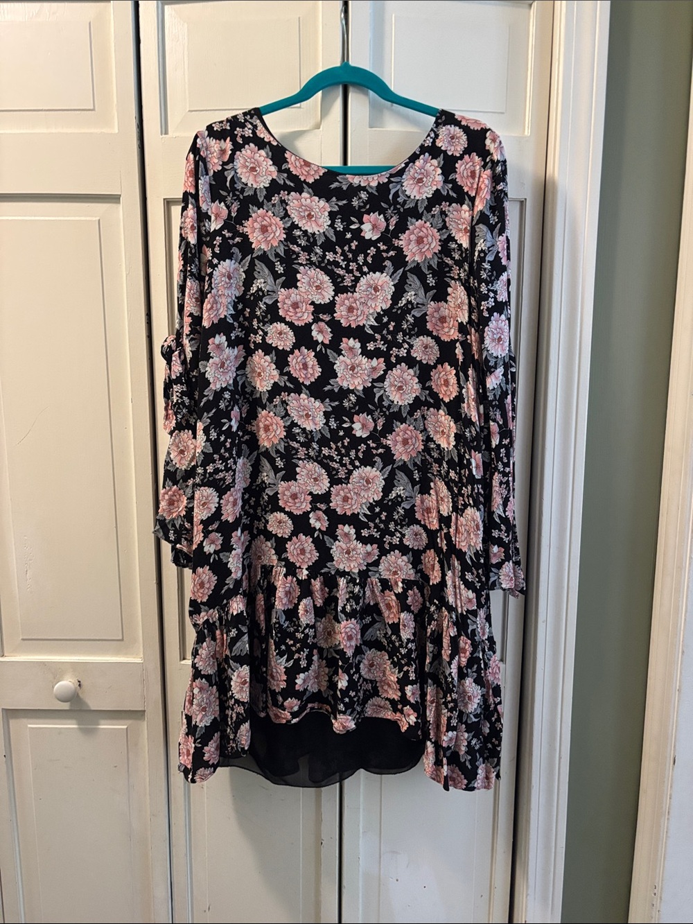 Glamorous Black Floral Tiered Long Sleeve Dress with Pink Flowers